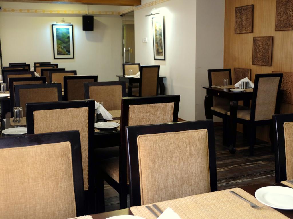 Hotel Norbuling Timpu Kültér fotó