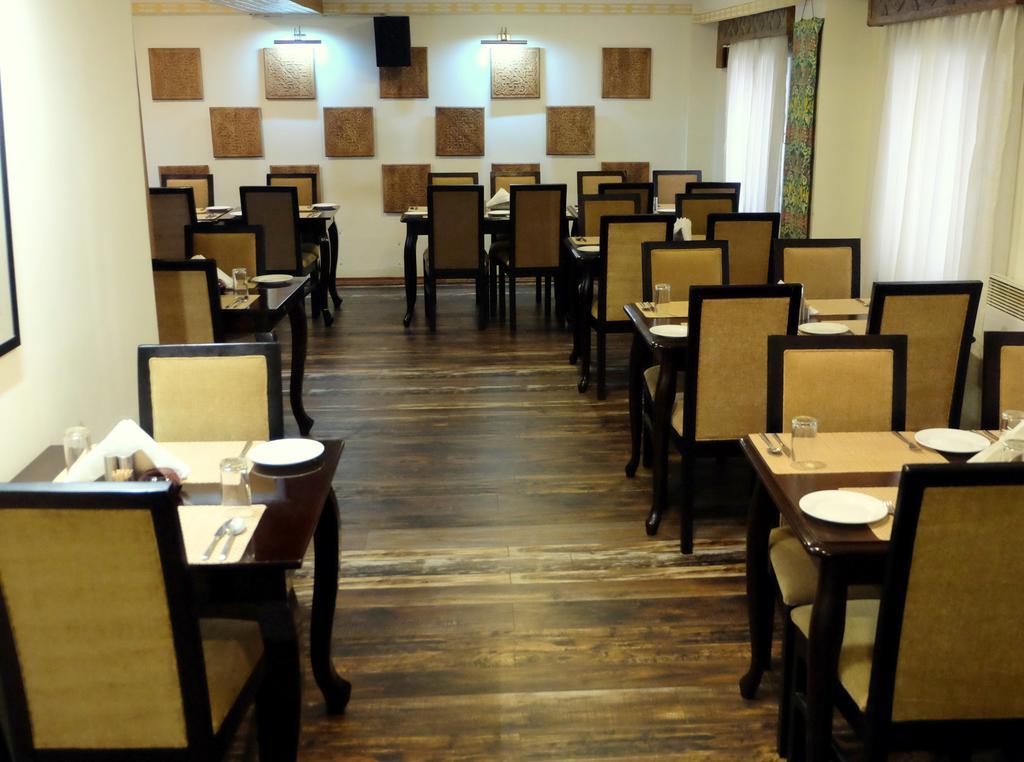Hotel Norbuling Timpu Kültér fotó