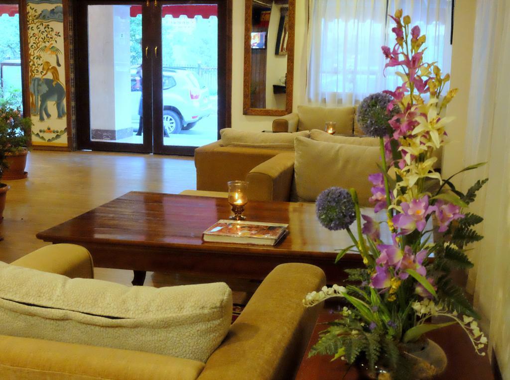 Hotel Norbuling Timpu Kültér fotó