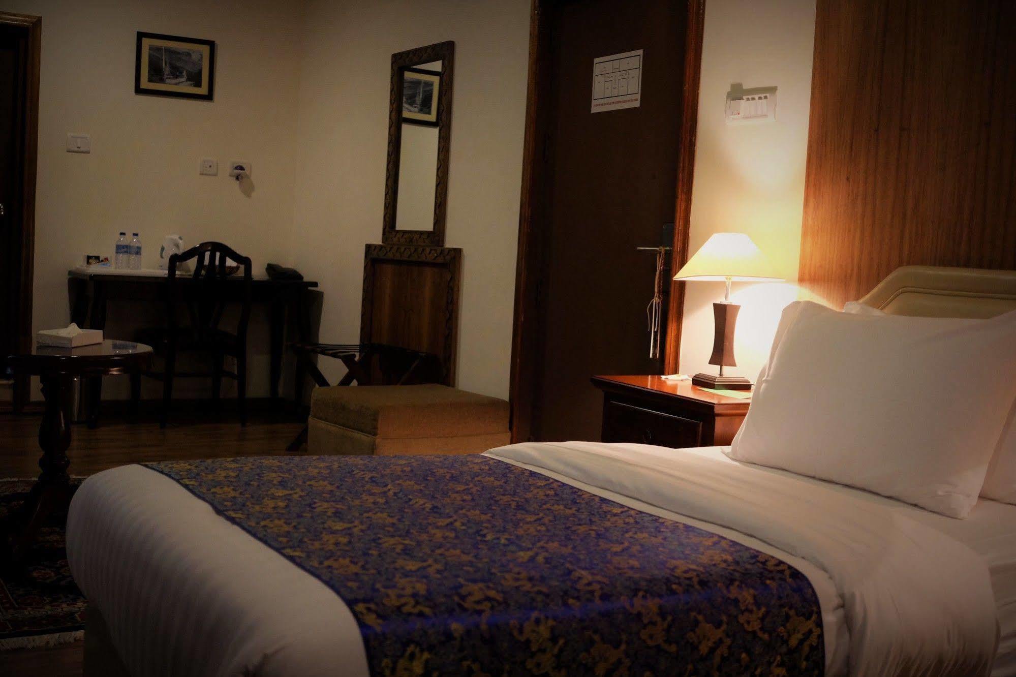 Hotel Norbuling Timpu Kültér fotó
