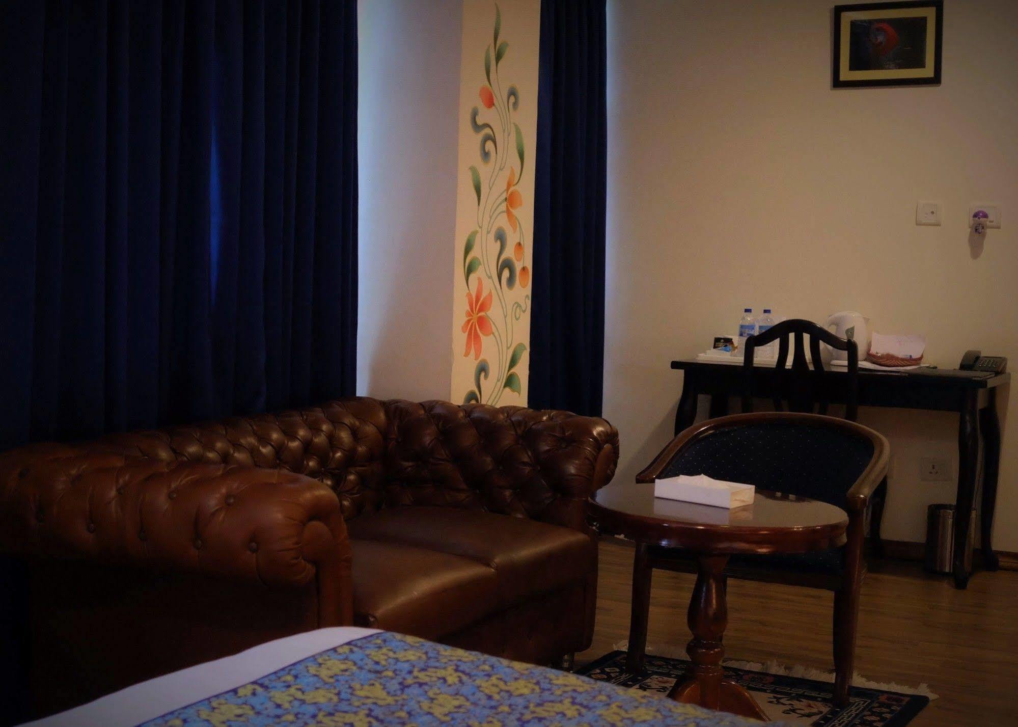 Hotel Norbuling Timpu Kültér fotó