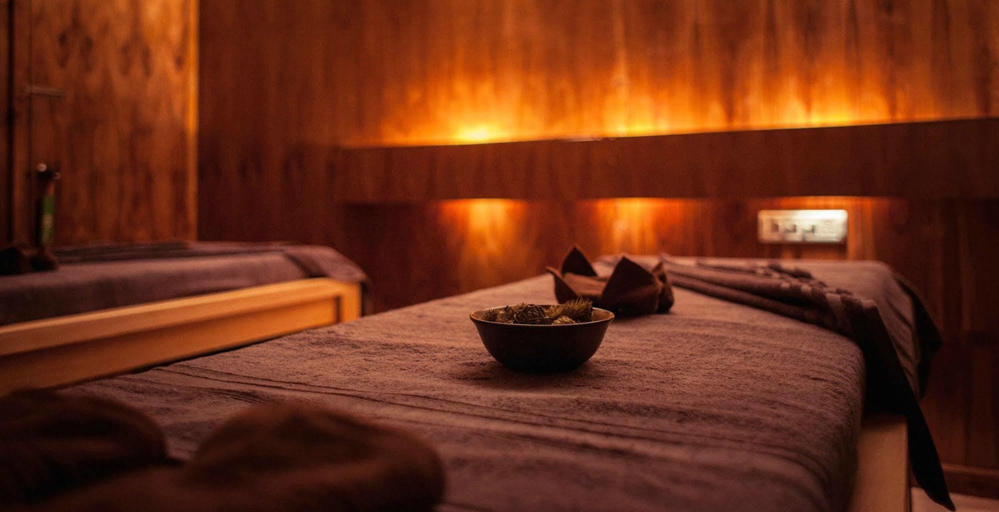 Hotel Norbuling Timpu Kültér fotó